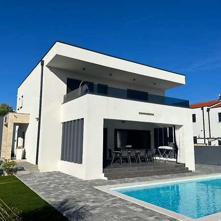 ורסי Villa Mila מראה חיצוני תמונה
